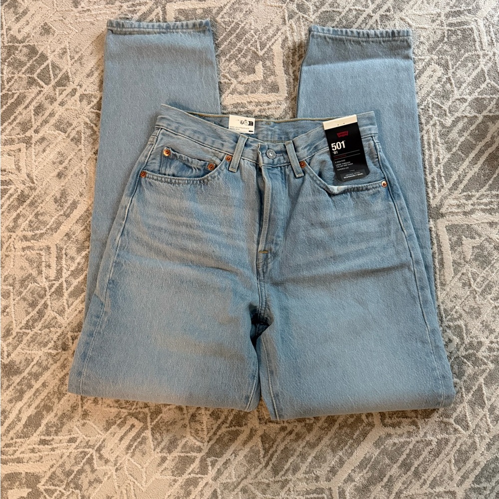 NWT Levi's Women's Classic Light Blue Straight Leg Jeans